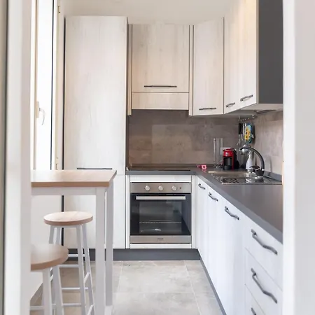 Gaura Apartment *